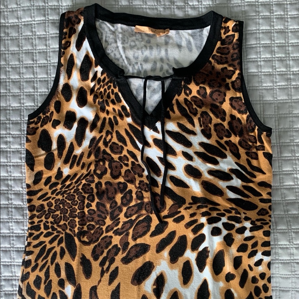 Sleeveless Leopard knit top with tie